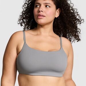 ❥𝒱𝒮 𝐏𝐈𝐍𝐊: Relay Square-Neck Sports Bra